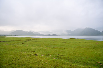 【卧室用瓷砖踢脚线好不好,卧室踢脚线装修效果图】